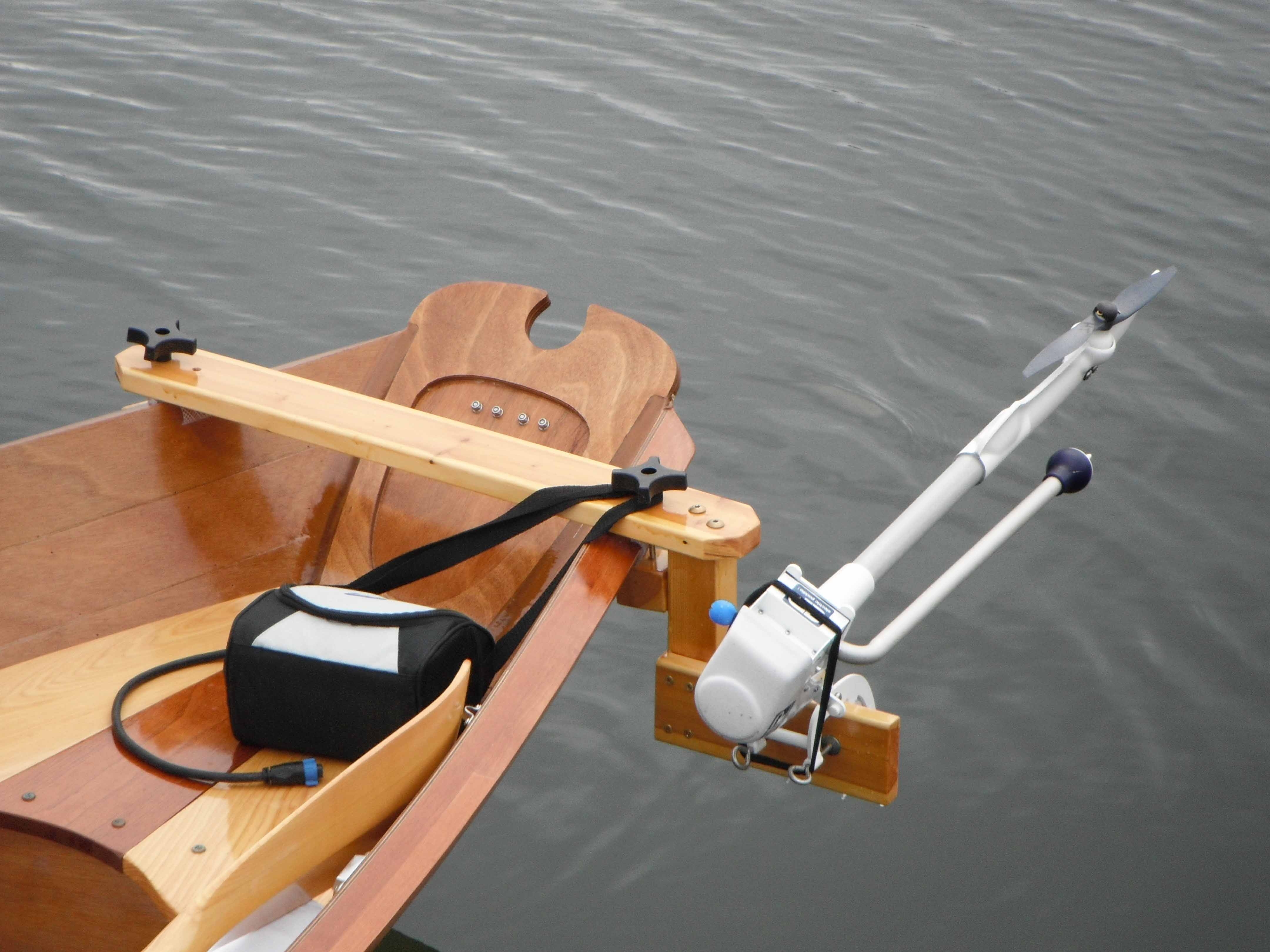 Side-slung outboard motor mount